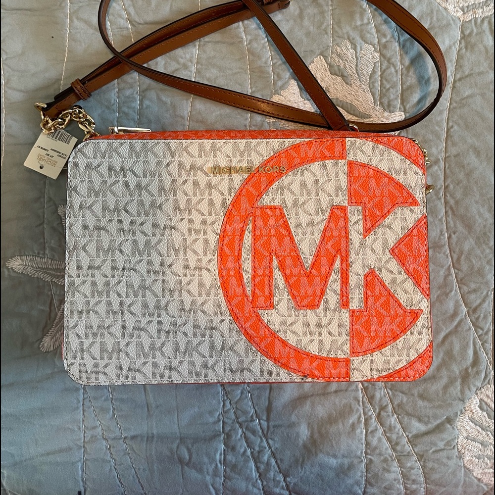 Michael Kors Jet Set crossbody Logo. Clementine/Vanilla w/brown strap